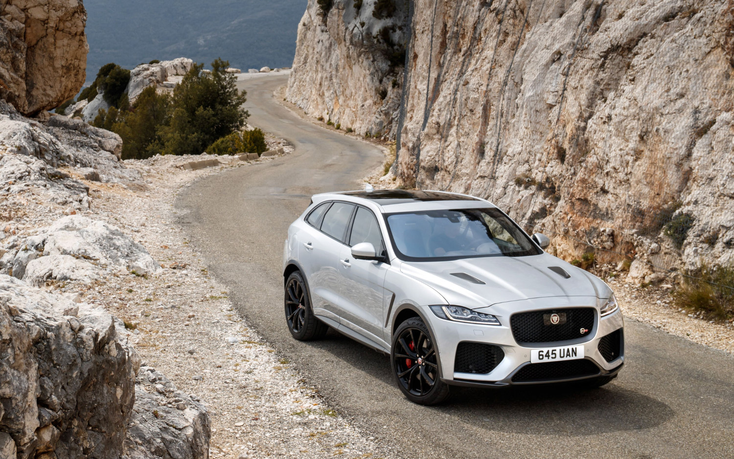 Comparison Jaguar FPace SVR 2020 vs Jaguar EPace P300 R‑DYNAMIC HSE 2019 SUV Drive